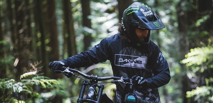 Campaña de Dakine. Marquee Brands se alía con Fosun para desembarcar en China